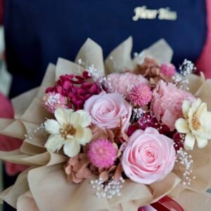 Alternative view of Fleur Bliss Preserved Flower Hat Box – “Mum’s Sweetheart”