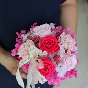 Alternative view of Fleur Bliss Preserved Flower Hatbox – “Forever Mum”